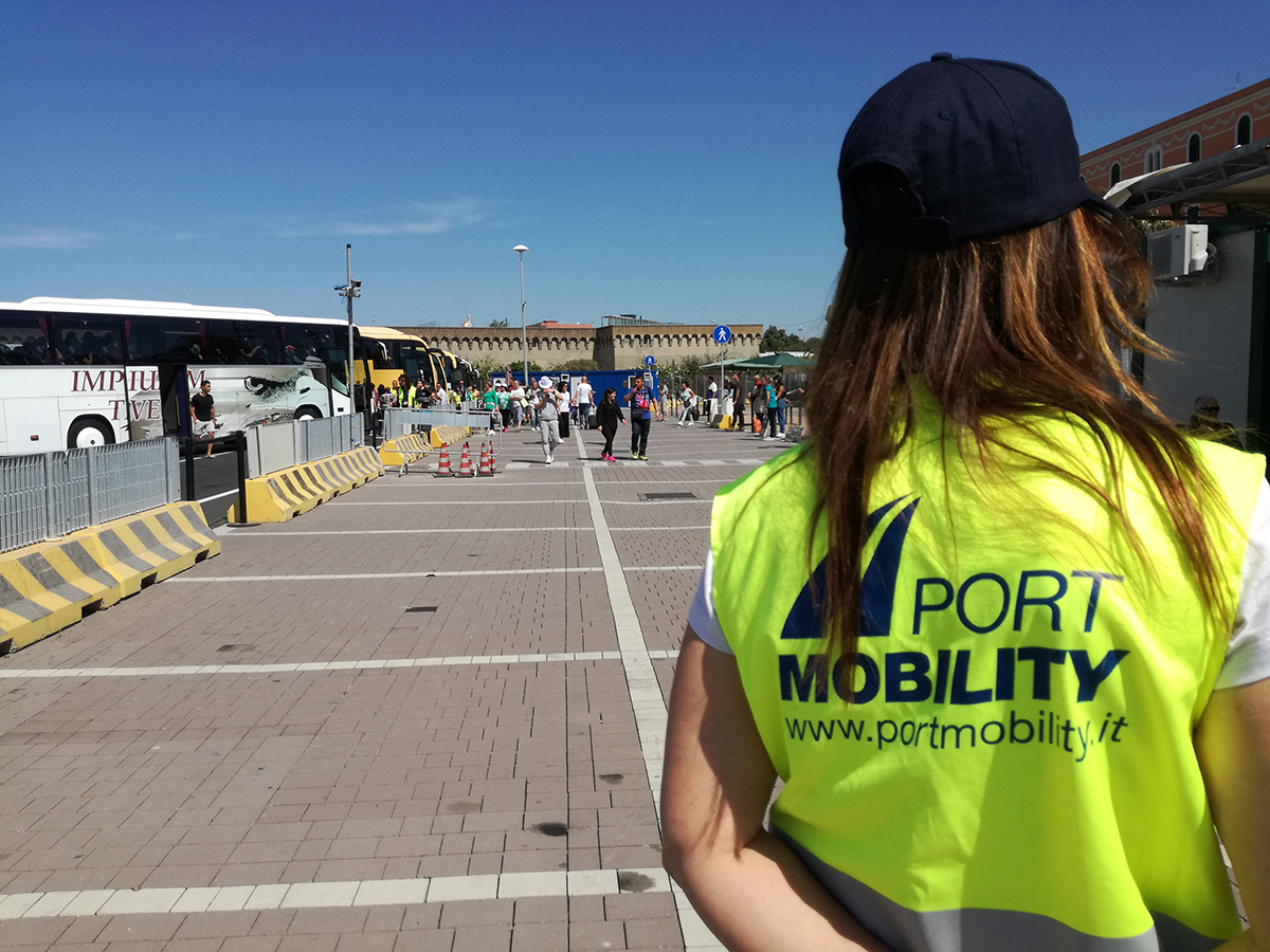 Our infopoint staff is ready to help you - Port Mobility