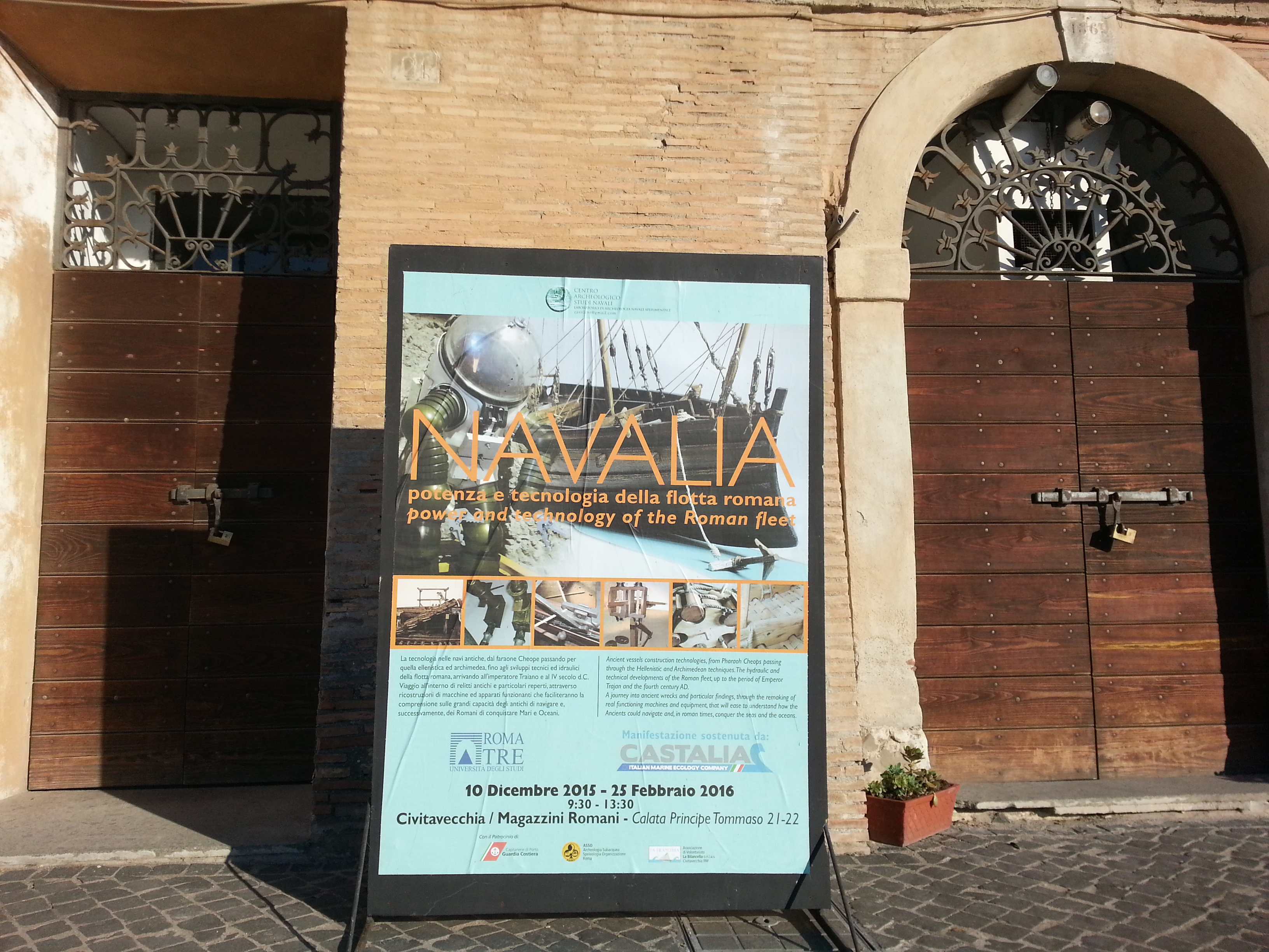 The entrance to Navalia is placed within the Roman Warehouses between Porta Livorno and the Vanvitelli Fountain