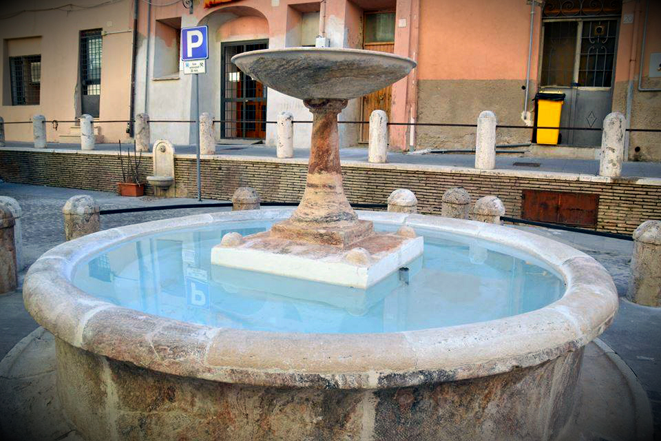 La fontana di Piazza Leandra restaurata poco prima del collaudo - Foto di Giovanni Canu
