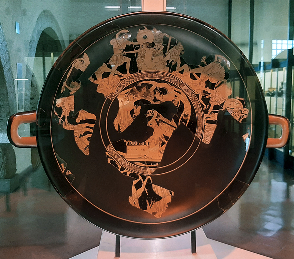 Euphronios' kylix - Cerite National Archaeological Museum (Cerveteri) - Photo by Sailko Wikimedia CC BY 3.0