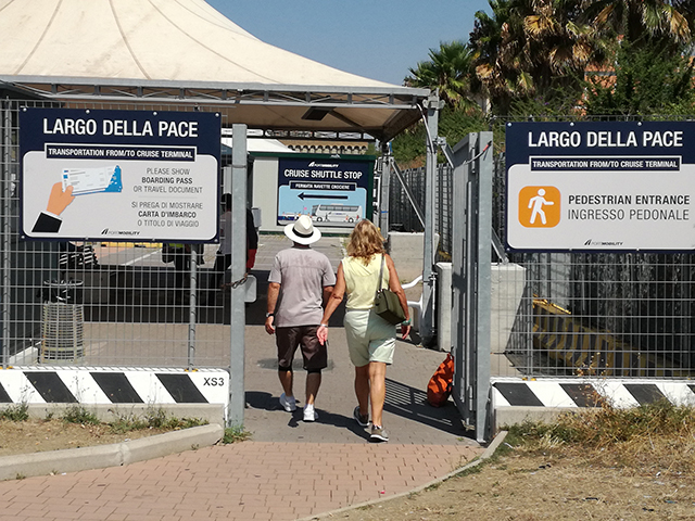 La entrada de Largo della Pace, Puerto de Civitavecchia