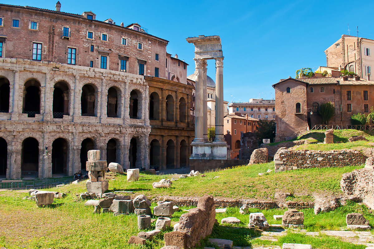 A glimpse to the Roman ghetto: Teatro Marcello