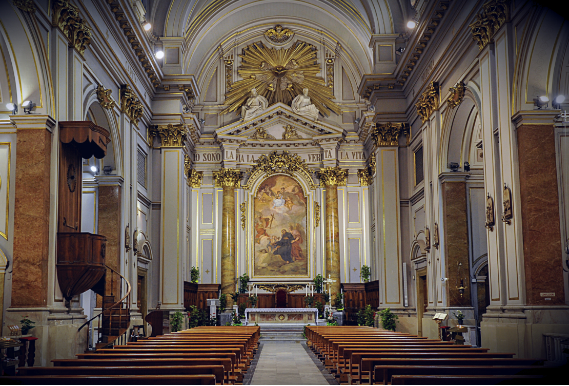 La Catedral de Civitavecchia - La Nave Interna