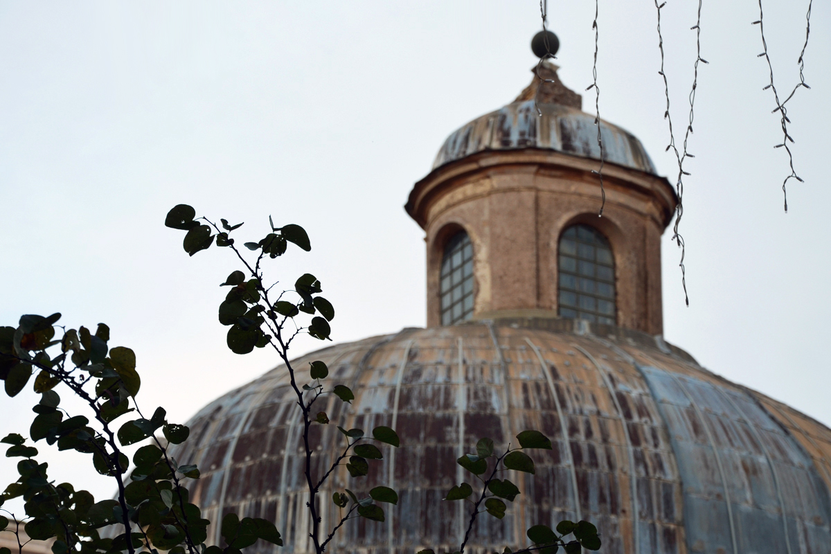 Il campanile della Chiesa della Morte con la caratteristica cupola a forma di bulbo