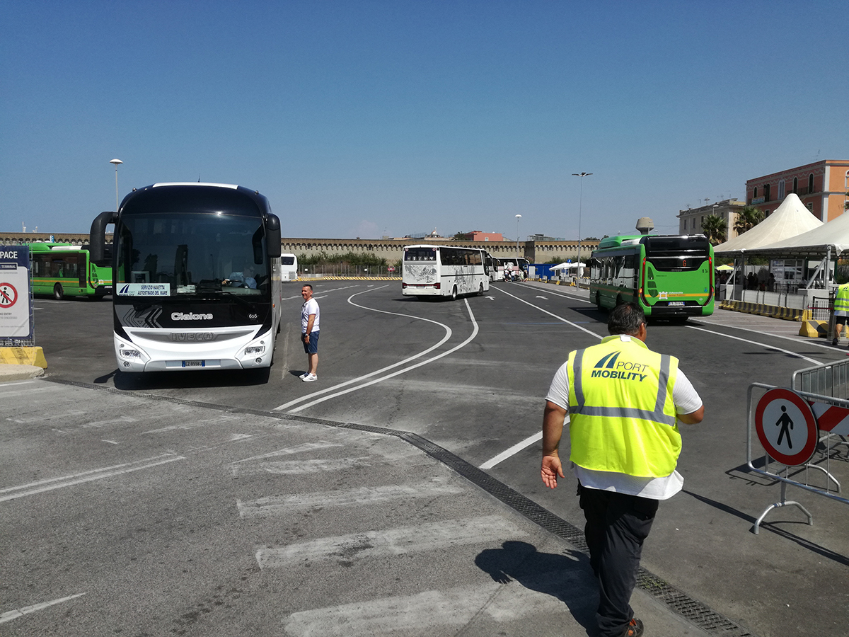 Shuttle Buses in Largo della Pace - Civitavecchia