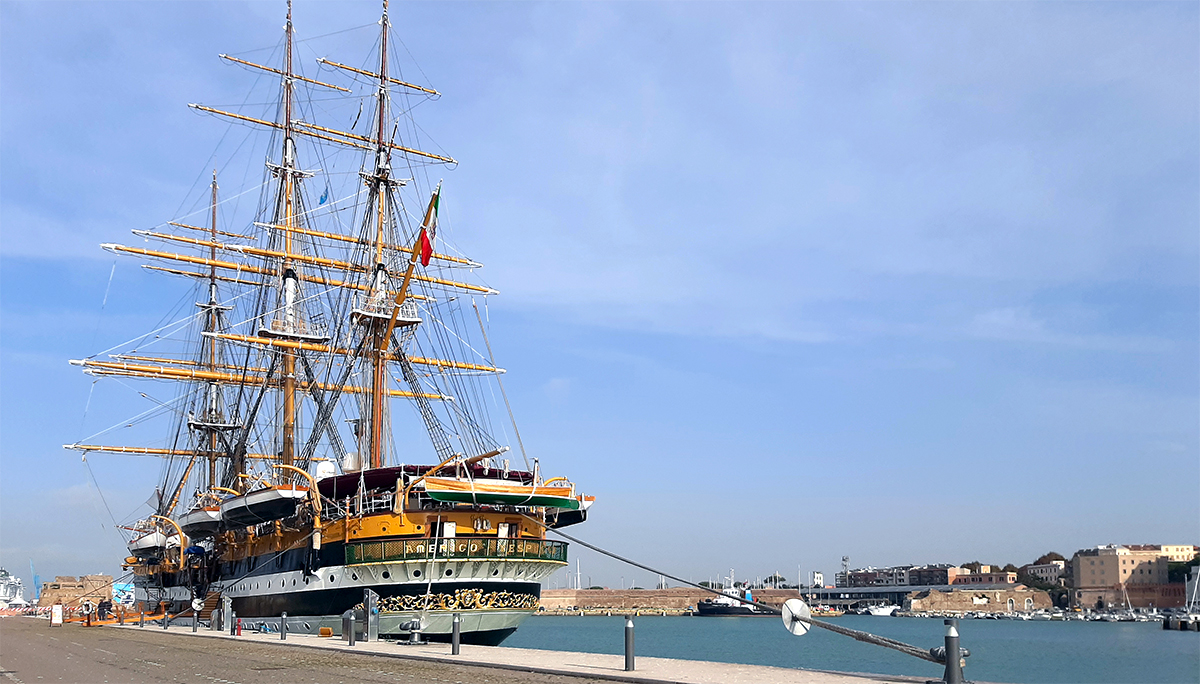 L'Amerigo Vespucci universamente ritenuta la nave più bella del mondo