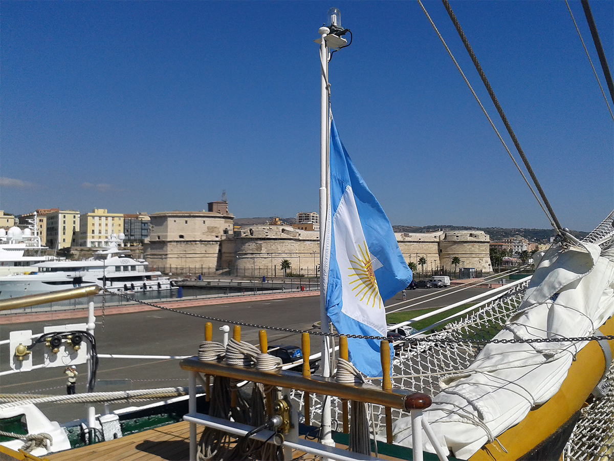 La Fragata ARA Libertad en Puerto de Civitavecchia