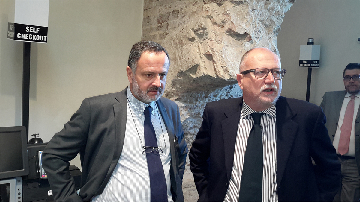 Durante la visita al Terminal del Gusto: Carlo Hausmann (a sinistra), Assessore Agricoltura Lazio, e Aldo Mattia (a destra), direttore Coldiretti Lazio