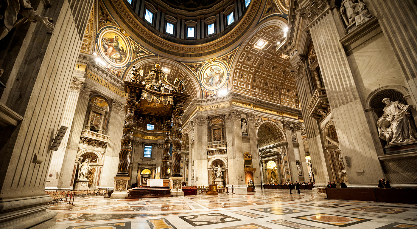 L'interno della Basilica di San Pietro