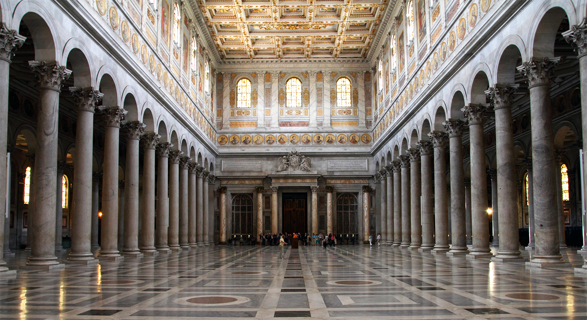 Interior de la Basílica de San Pablo Extramuros (Roma)
