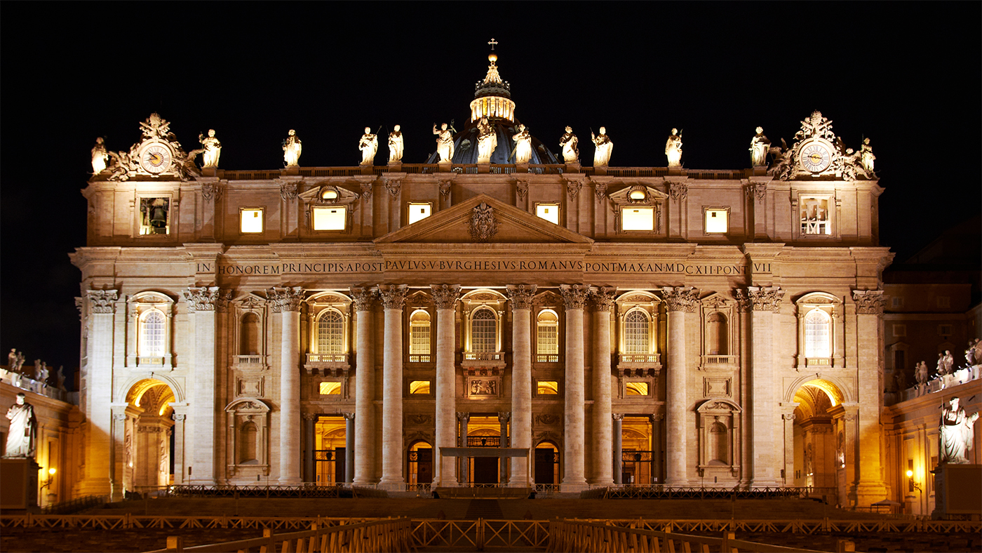 La facciata esterna della Basilica di San Pietro