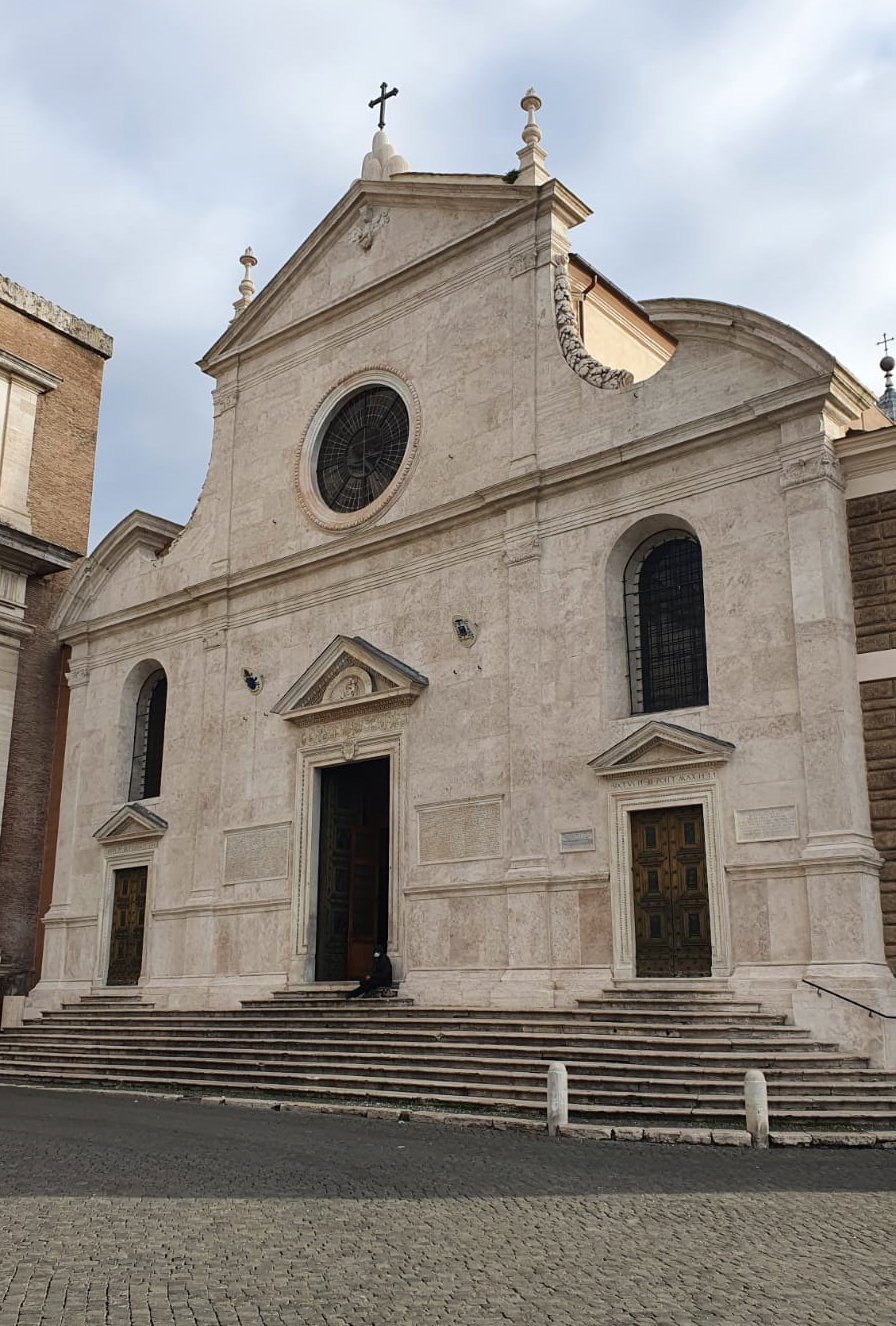La fachada externa de la Basílica de Santa María del Popolo