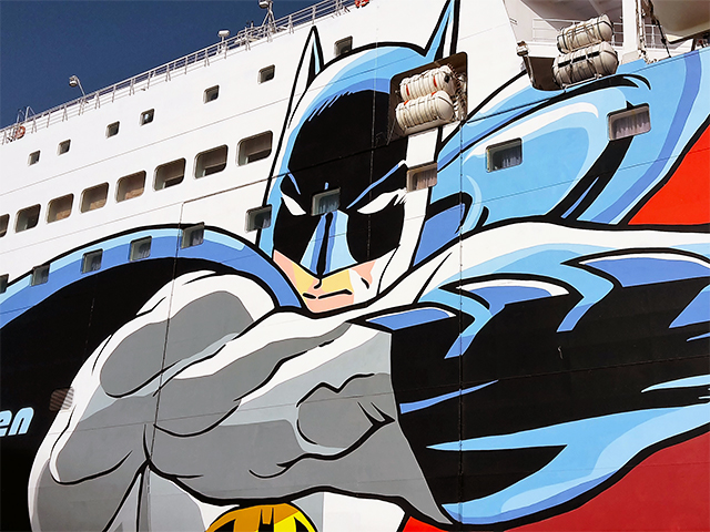 Sharden Tirrenia: la nuova livrea con Batman e Joker al Porto di Civitavecchia