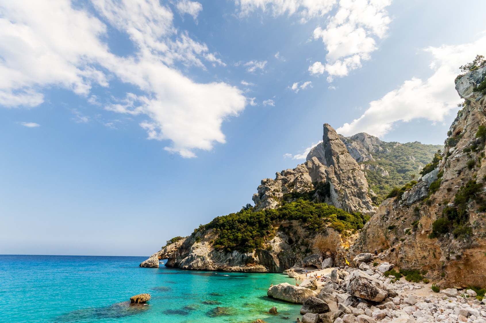 Cala Goloritzè and Sa Perda Longa, the natural obelisk 147 meters high