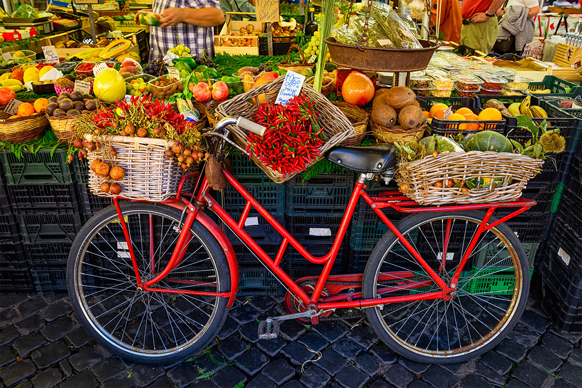 Banchi di frutta e verdura al Mercato di Campo dei Fiori