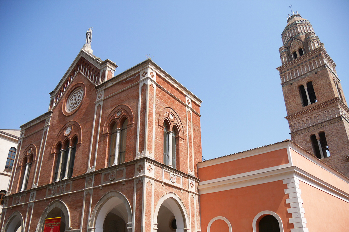 The Cathedral of Saints Erasmo and Marciano and of Santa Maria Assunta: the facade