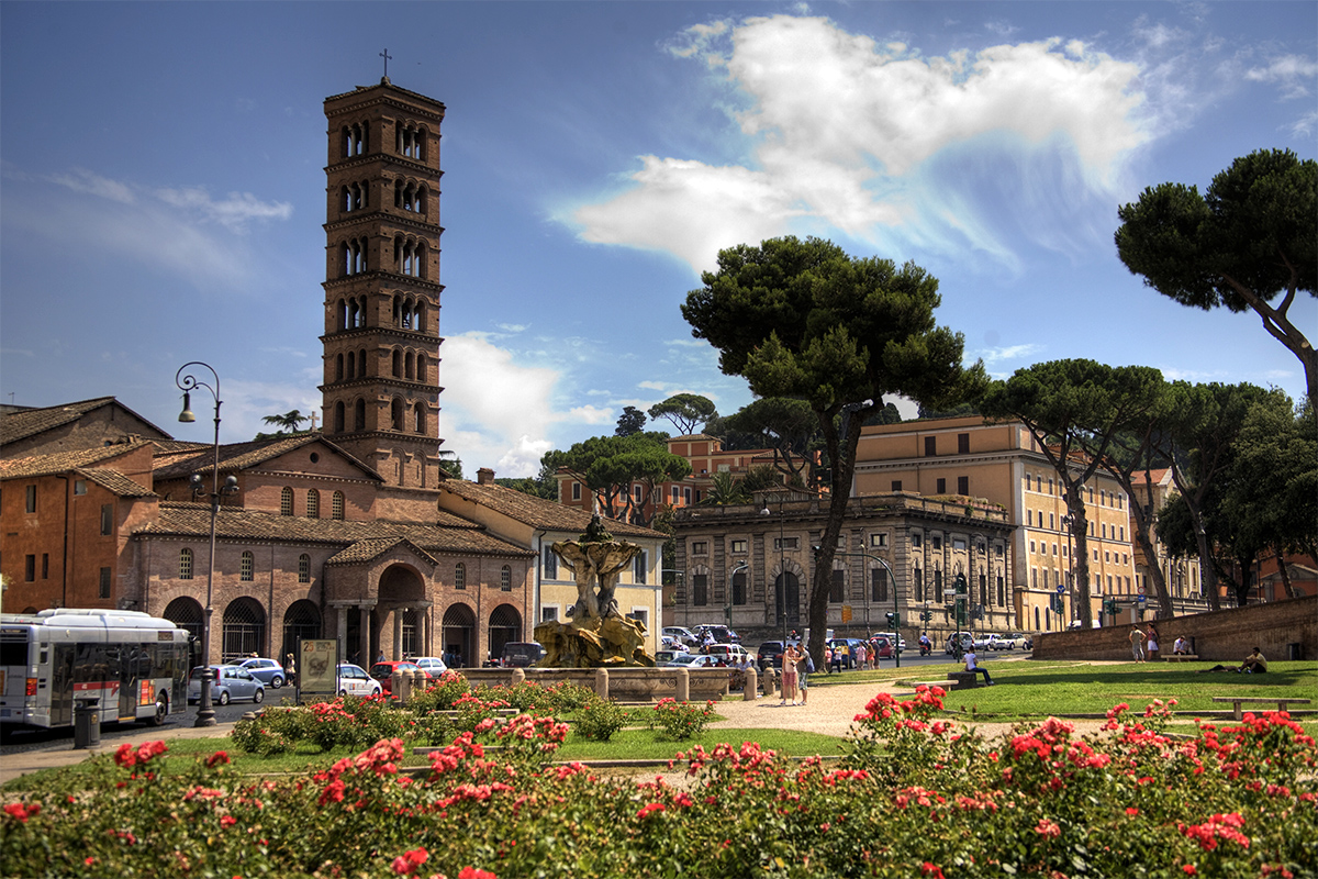 La chiesa di Santa Maria in Cosmedin a Roma: la Bocca della Verità si trova nel suo portico