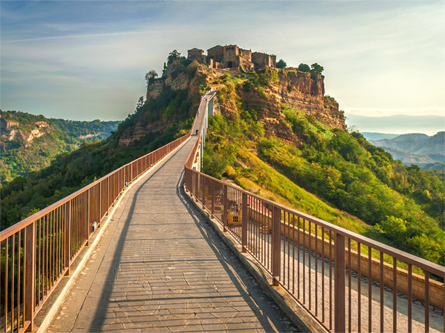 Fantástica Civita di Bagnoregio: 10 fotos que harán que la améis