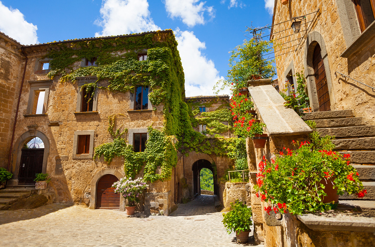 Civita di Bagnoregio è uno dei borghi medioevali più suggestivi d'Italia
