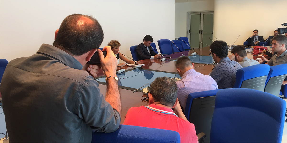 Macii y di Majo durante la rueda de prensa con sorpresa final: ¡nuevo centro de servicios y muestra en el Fuerte!