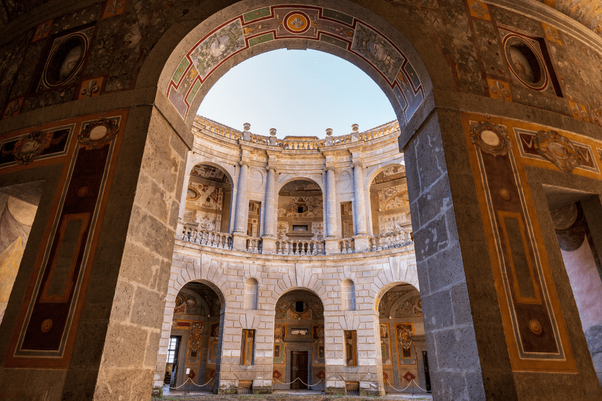 The circular courtyard with its frescoed arcades