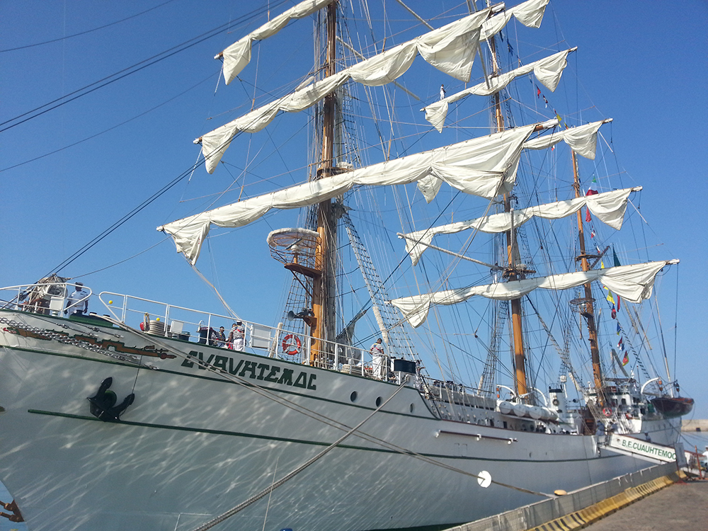 Cuauhtemoc, uno dei velieri più belli al mondo è ormeggiata a Civitavecchia