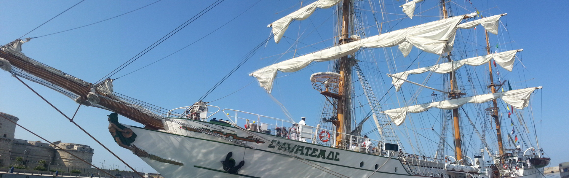 La Cuauhtemoc è ormeggiata alla banchina 5 del porto di Civitavecchia