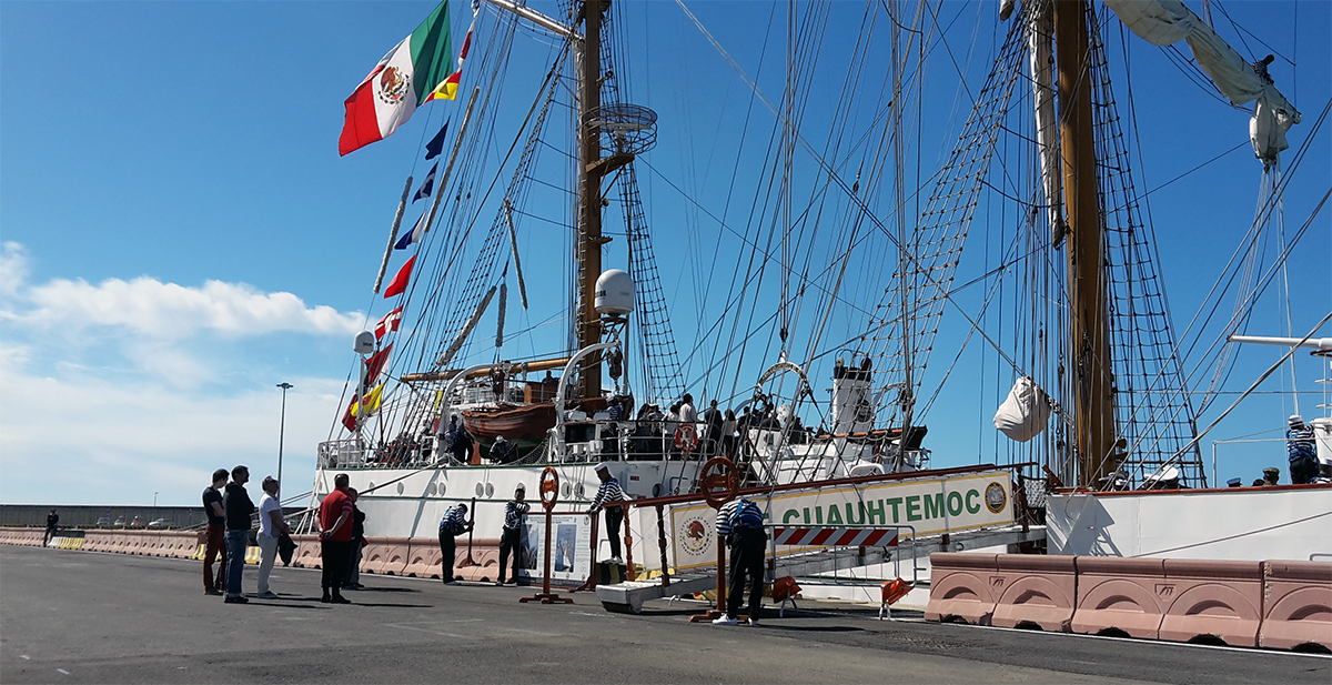 Cuauhtémoc en Civitavecchia, durante la puesta a punto del barco