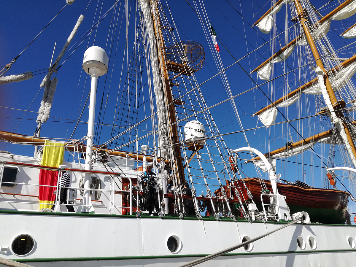 Cuauhtémoc en Civitavecchia, durante la puesta a punto del barco