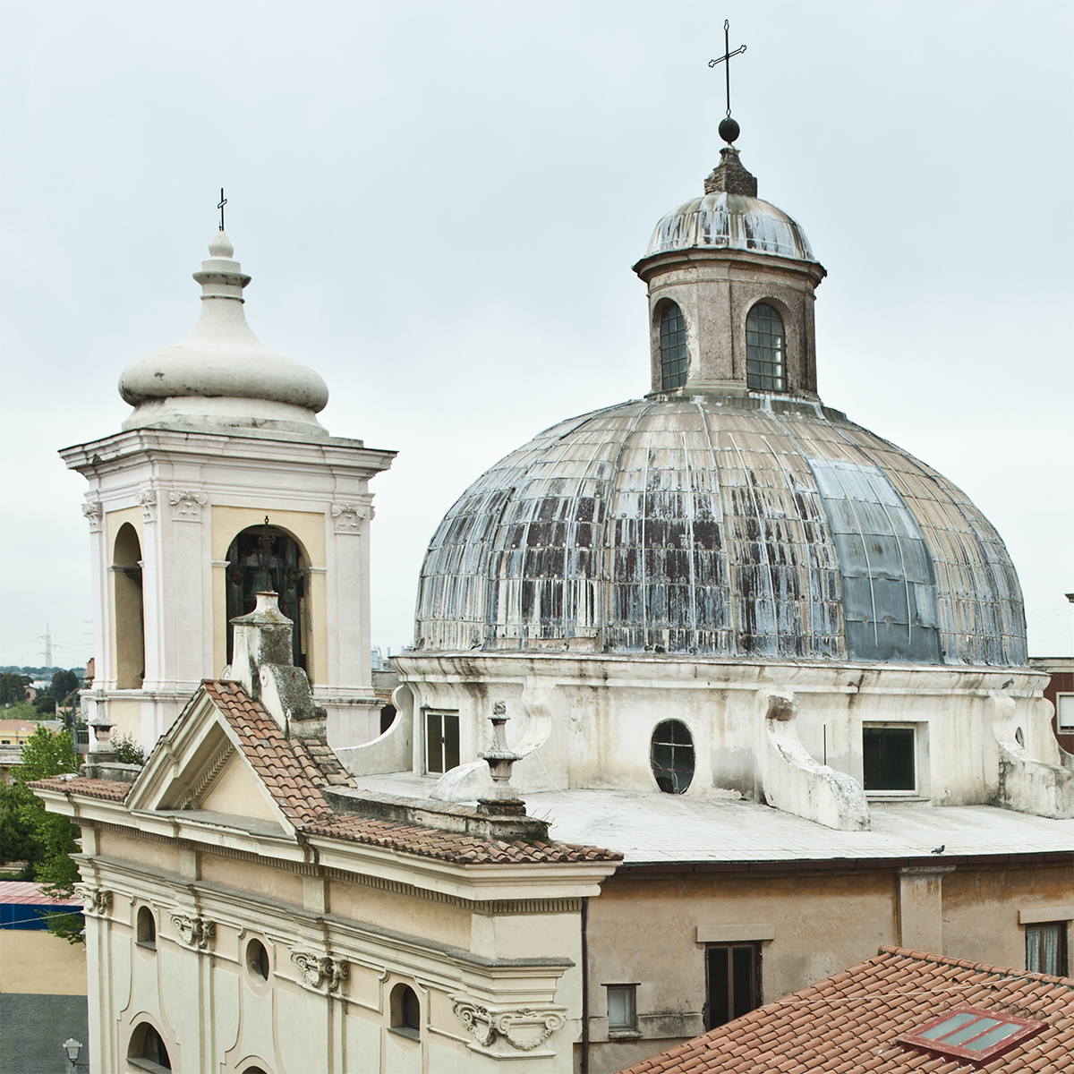 Il campanile della Chiesa della Morte con la caratteristica cupola - Foto di Roberto Diottasi