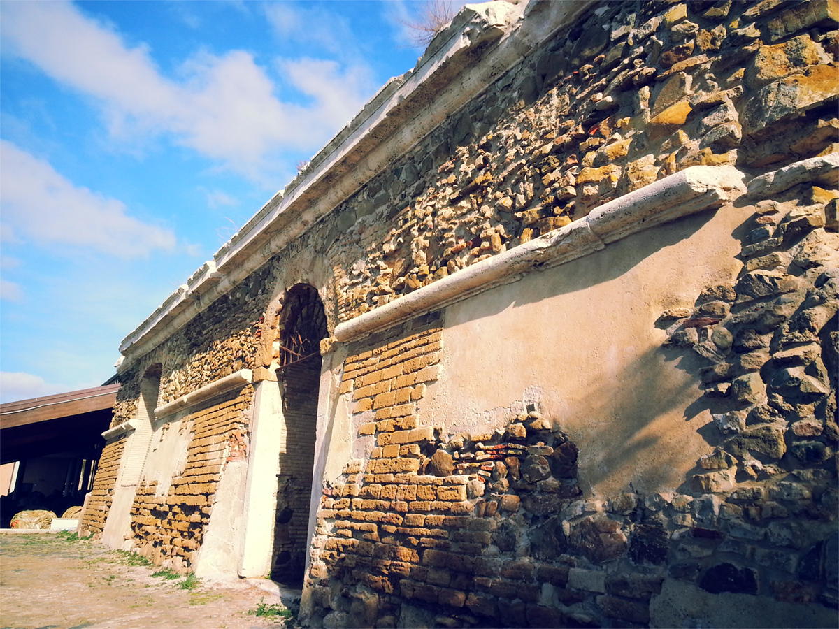 Dársena Romana de Civitavecchia - Restos de la antigua muralla romana