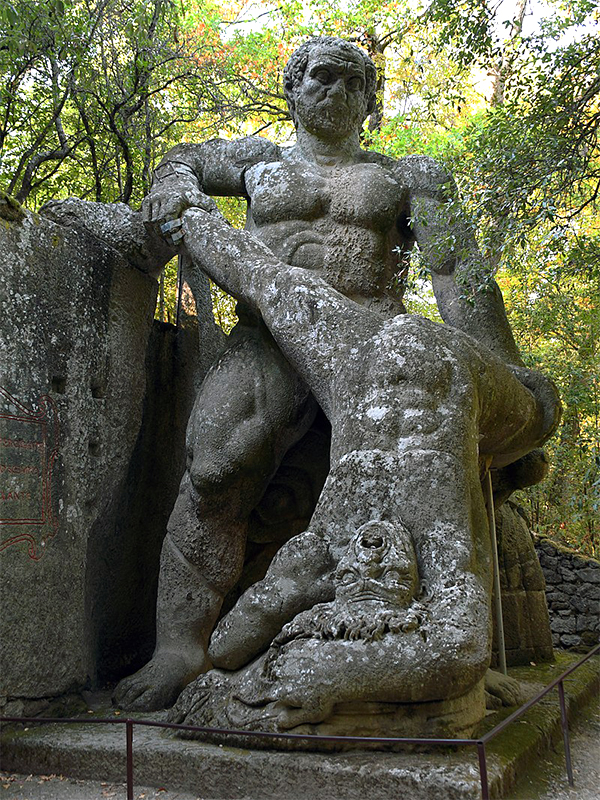 Parque de Bomarzo, Hércules y Caco - Foto de Livioandronico2013 CC BY-SA 4.0, Wikimedia