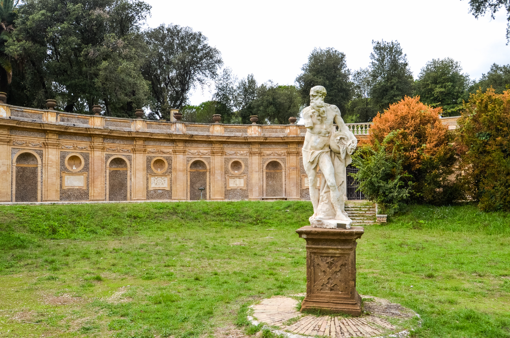 Exedra of the Garden of the Theatre - Villa Pamphili (Rome)