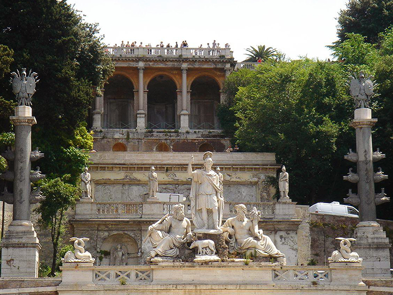 Piazza del Popolo - Fountain of goddess Roma
