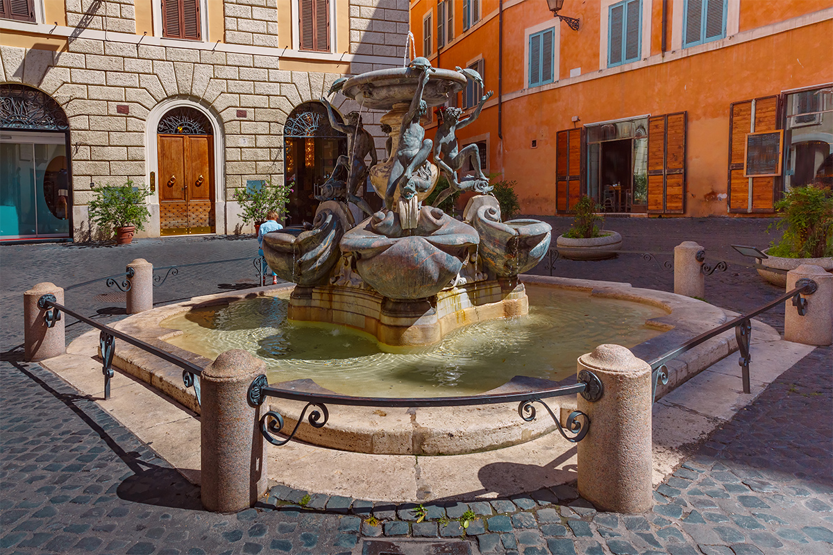La fontana delle tartarughe. Le tartarughe sono state realizzate dal Bernini