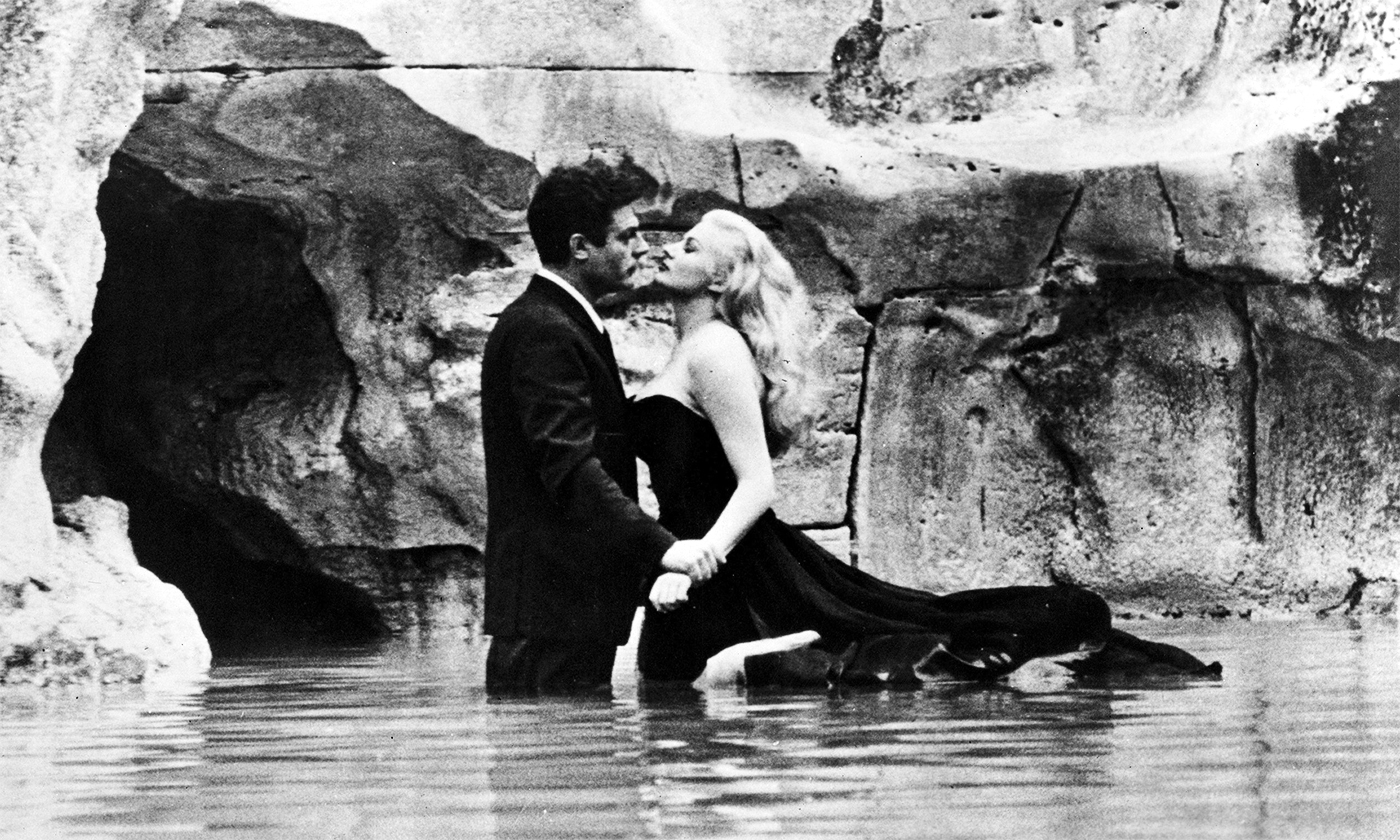 La Fontana di Trevi con Anita Ekberg e Marcello Mastroianni nella celebre scena de La Dolce Vita di Federico Fellini