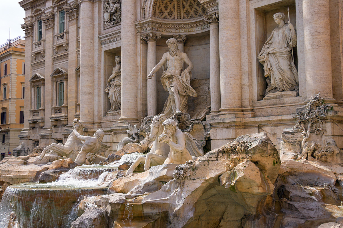 Trevi Fountain- Particulars of the fountain