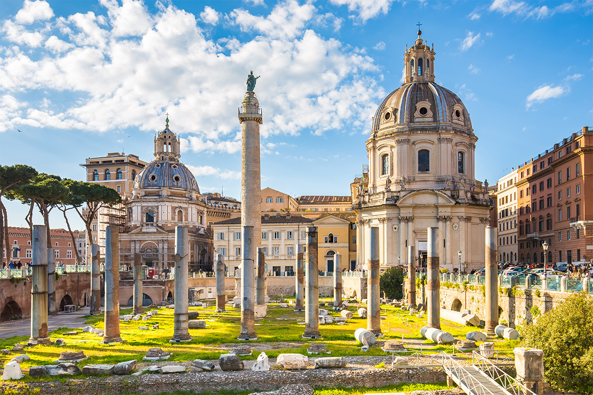 Il Foro di Traiano con la splendida colonna Traiana, Roma