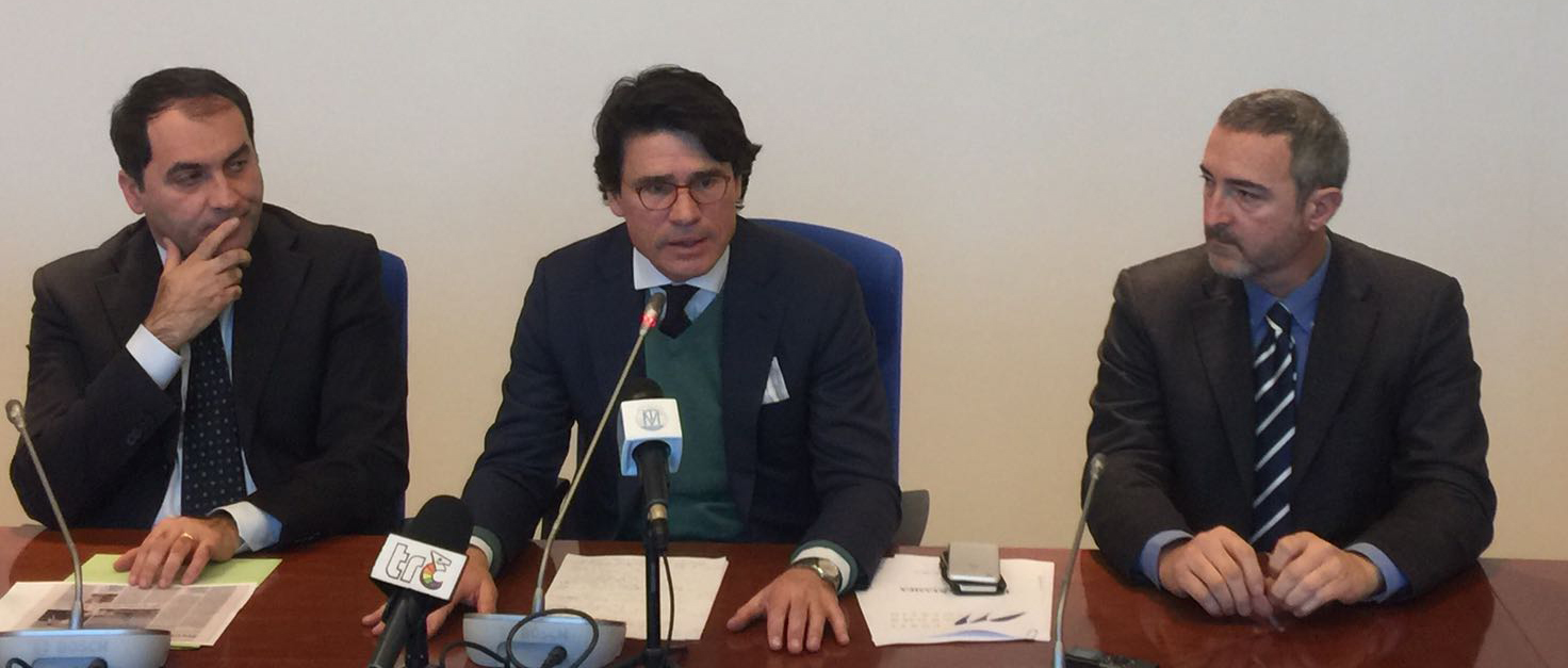 Durante la rueda de prensa (de izq. a dcha.): Massimiliano Grasso, Francesco Maria di Majo, Malcom Morini