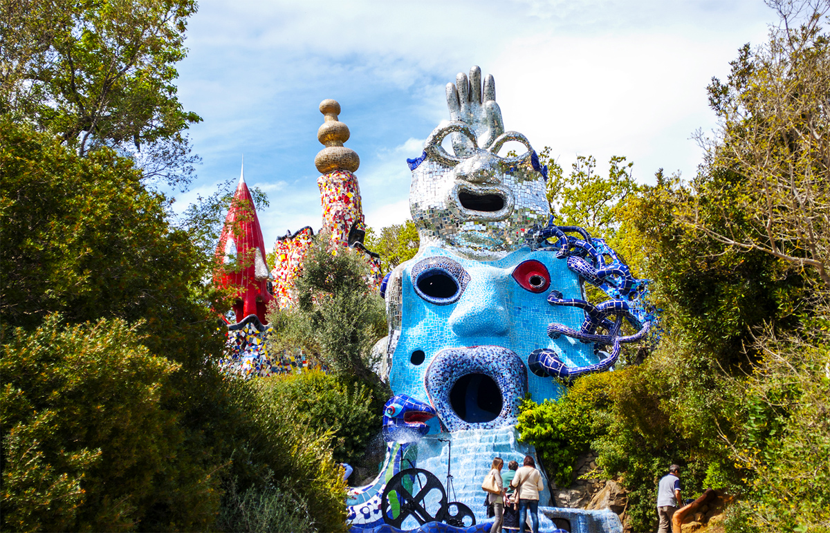 Il Giardino dei Tarocchi - Le sculture sovrapposte del Mago e della Papessa