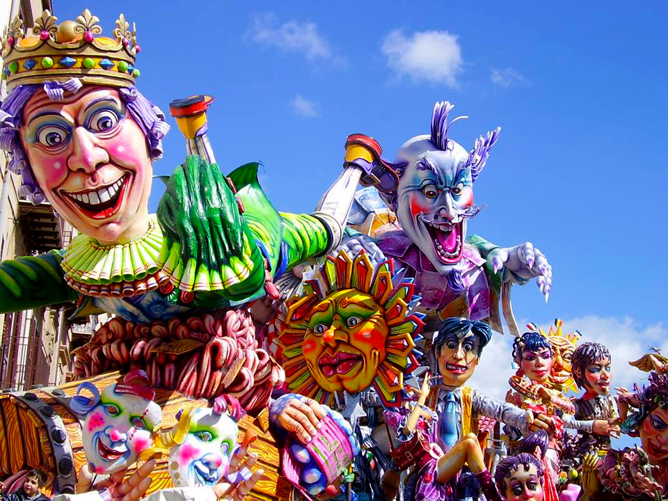 Il Carnevale di Termini Imerese - Sfilata dei Carri allegorici Il Carnevale di Termini Imerese - Sfilata dei Carri allegorici