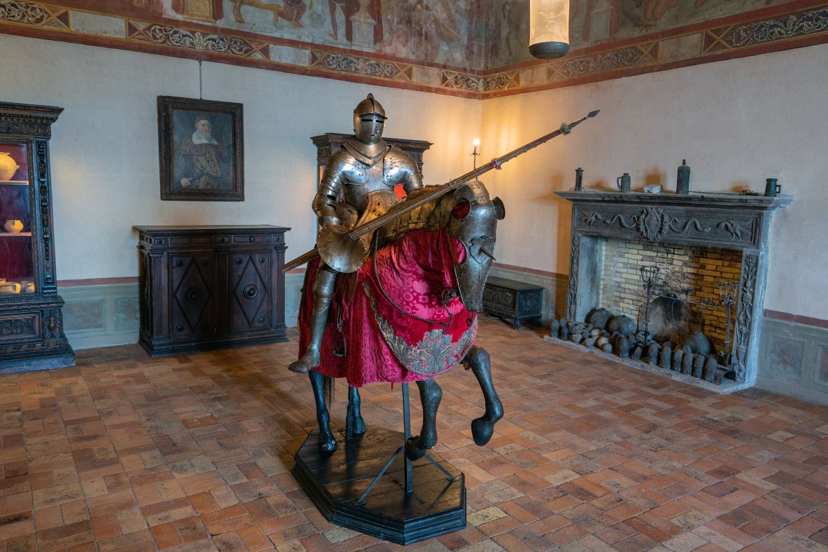 At the Castle of Bracciano it is possible to admire a prestigious collection of ancient weapons