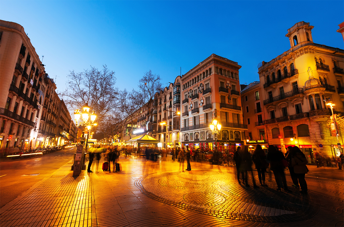 La Rambla de noche en Barcelona