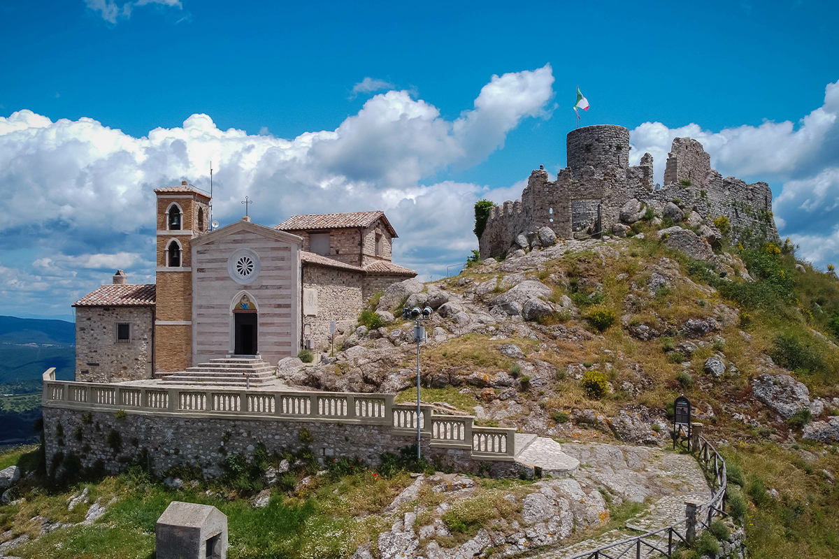 La Rocca di Tolfa ed il Santuario della Chiesa della Madonna