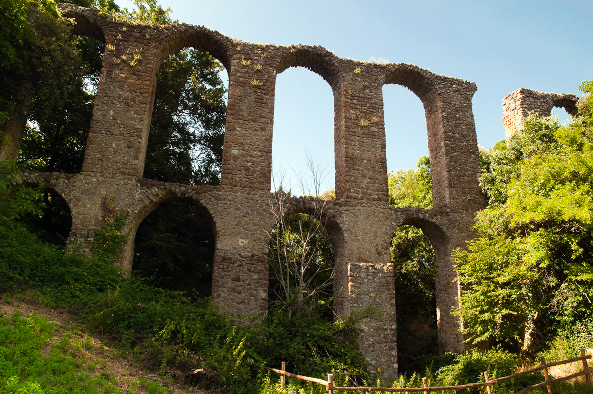 Monterano - I resti dell'acquedotto Monterano - I resti dell'acquedotto