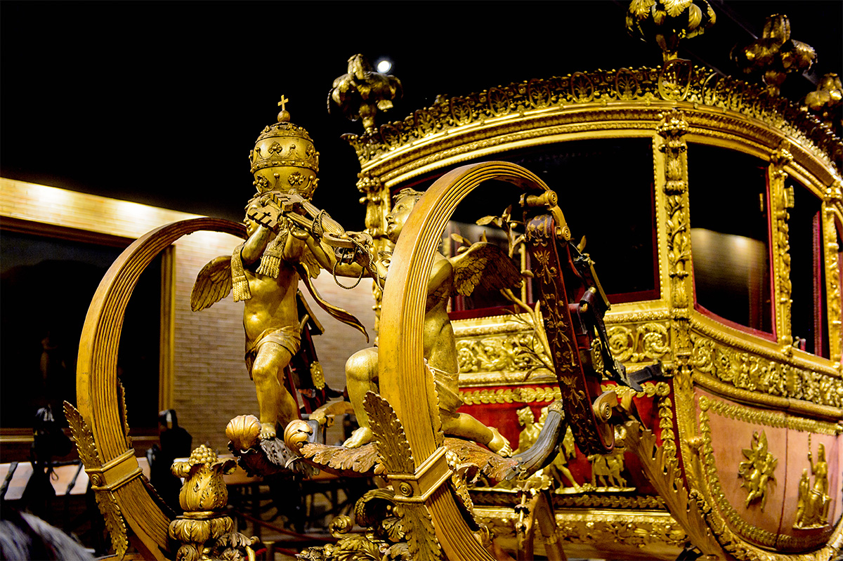 Una Papa-Mobile ottocentesca al Padiglione delle Carrozze
