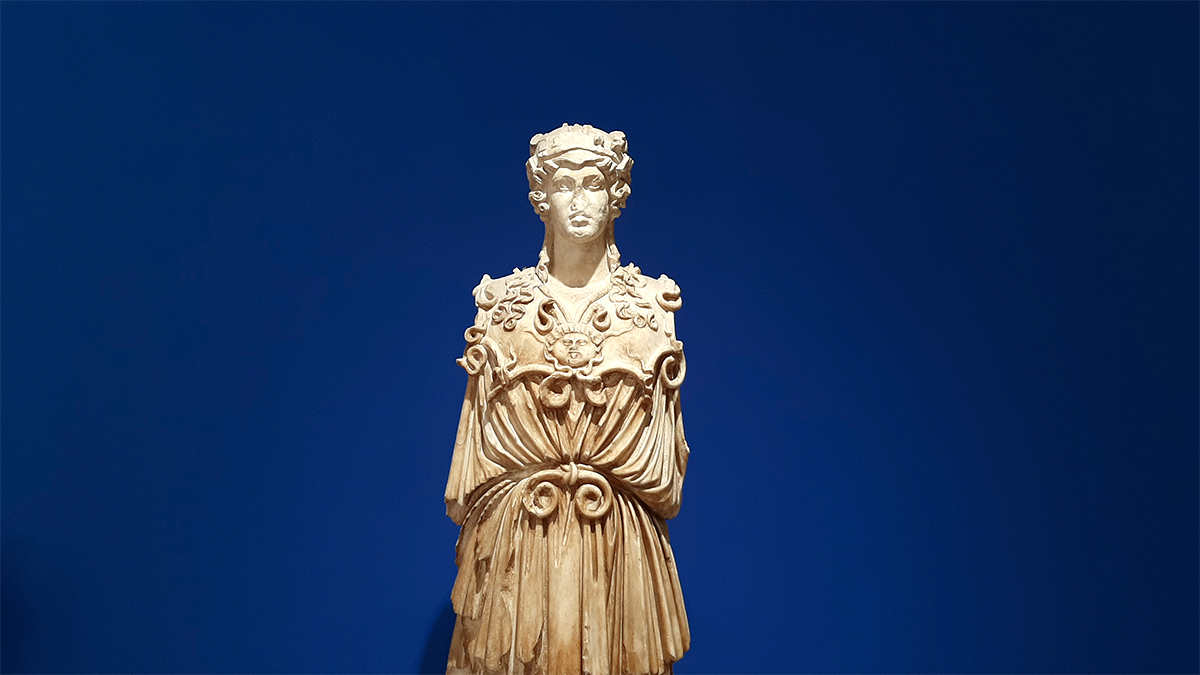 Athena Parthenos de Fidia realzada por el nuevo fondo Blue Klein