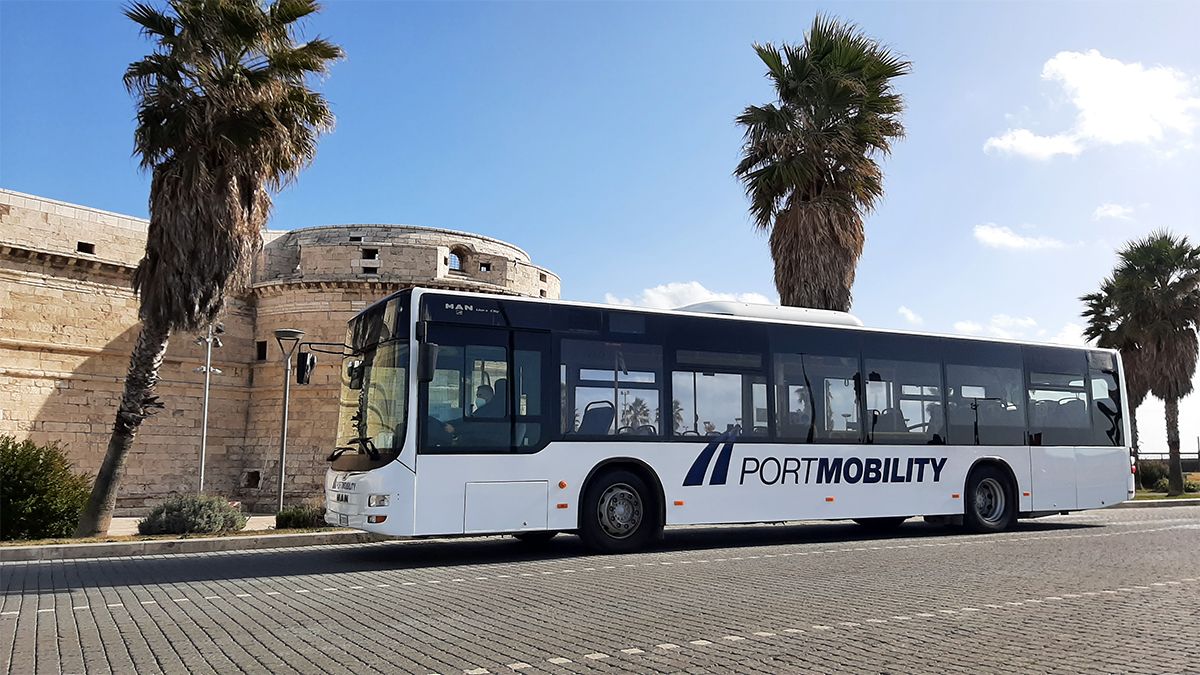 Uno de los autobuses lanzadera de Port Mobility en acción