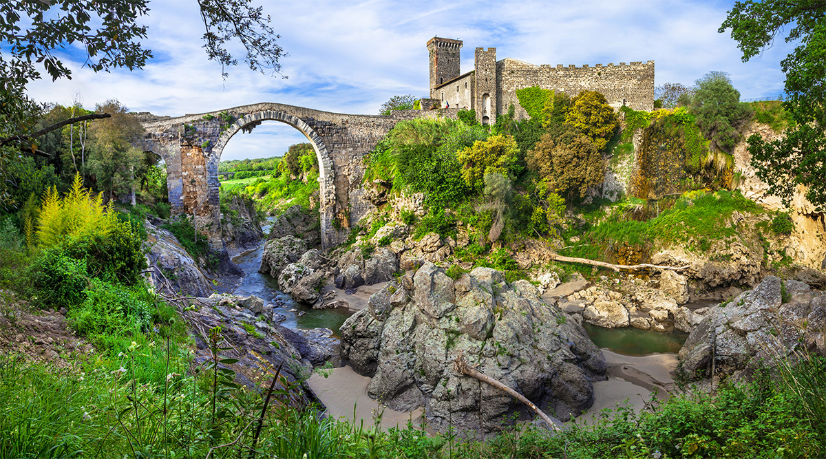 Castello dell'Abbadia and Ponte del Diavolo in all their splendour