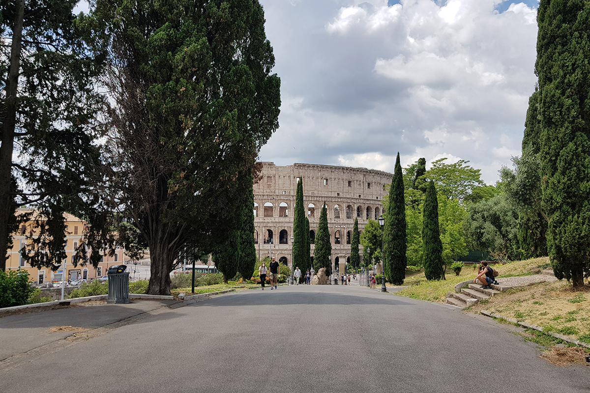 Vista dall'entrata del Parco di Colle Oppio a Roma 